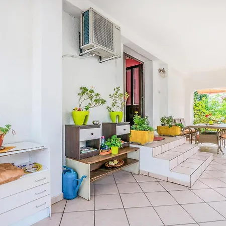 2 Bedroom Stunning In Krk דירה קרק