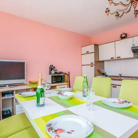 2 Bedroom Amazing In Krk Appartamento *