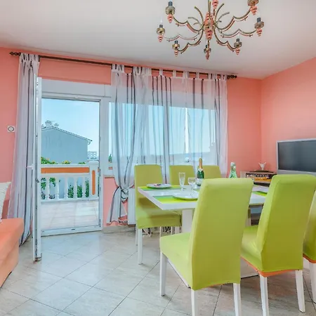 2 Bedroom Amazing In Krk Appartamento Krk Town